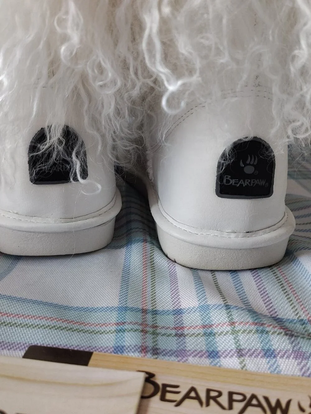 NIB Bearpaw Boo White Boots, Sheep Fur/Wool MSRP 250.00
